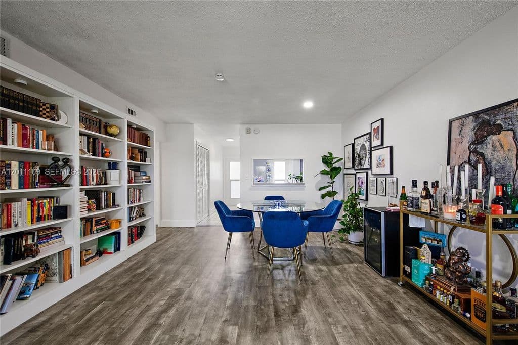 2+1 Condo — 1100 SW 12th St APT 300