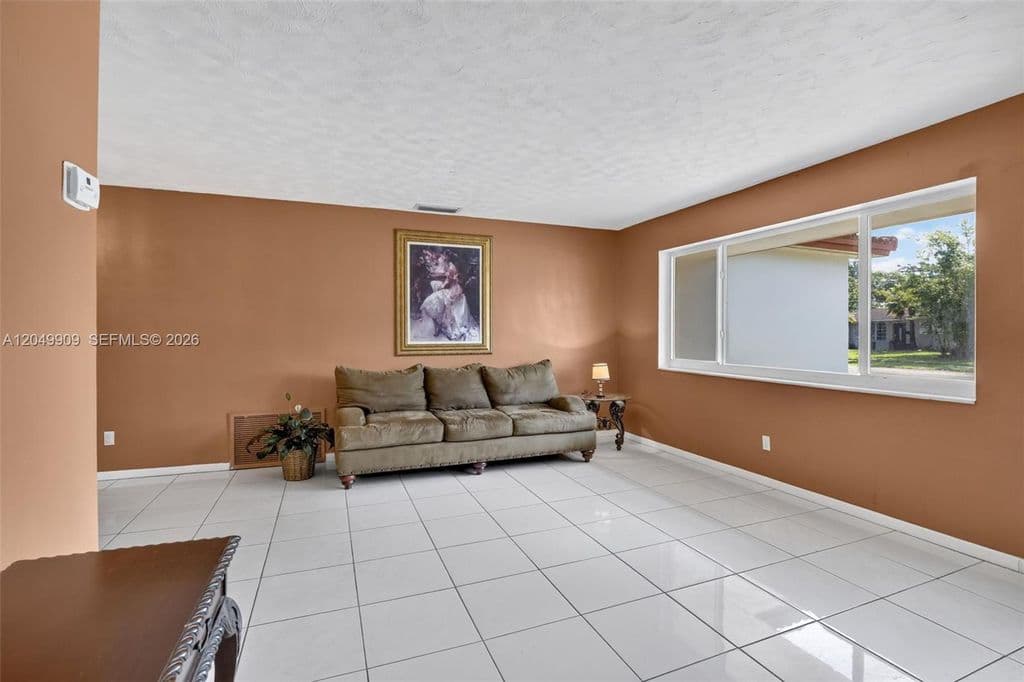 5+1 Müstakil ev — 130 NW 78th Ave