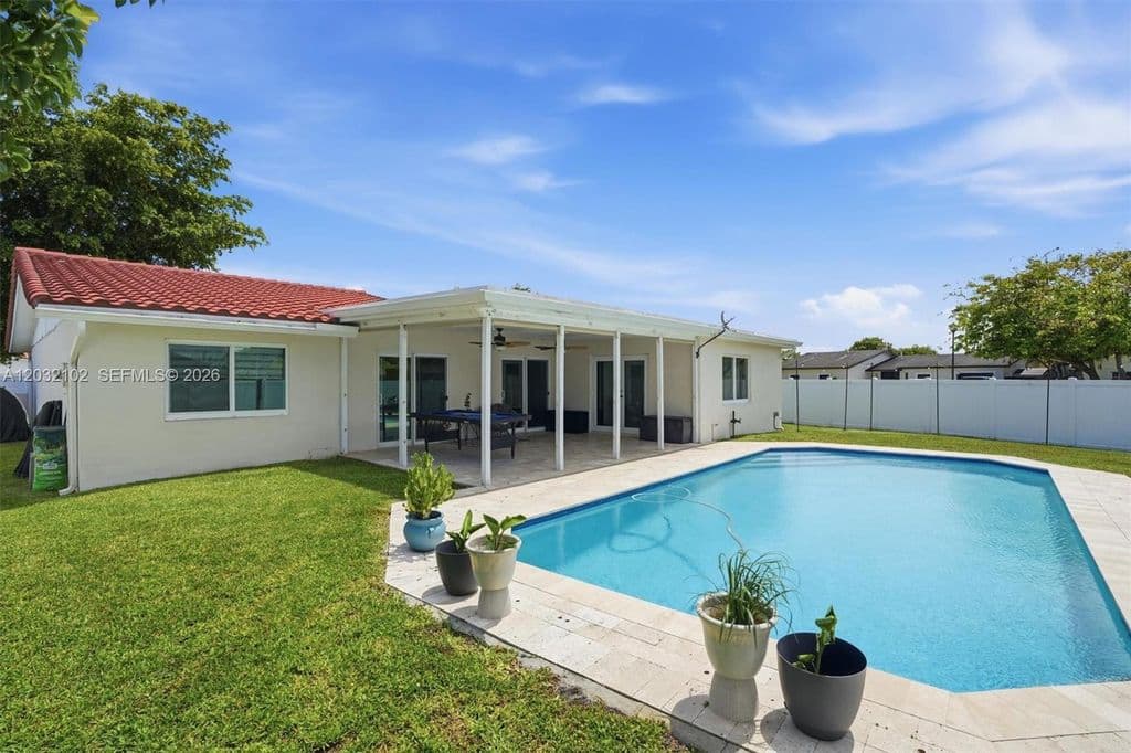 4+1 Müstakil ev — 13391 SW 78th St
