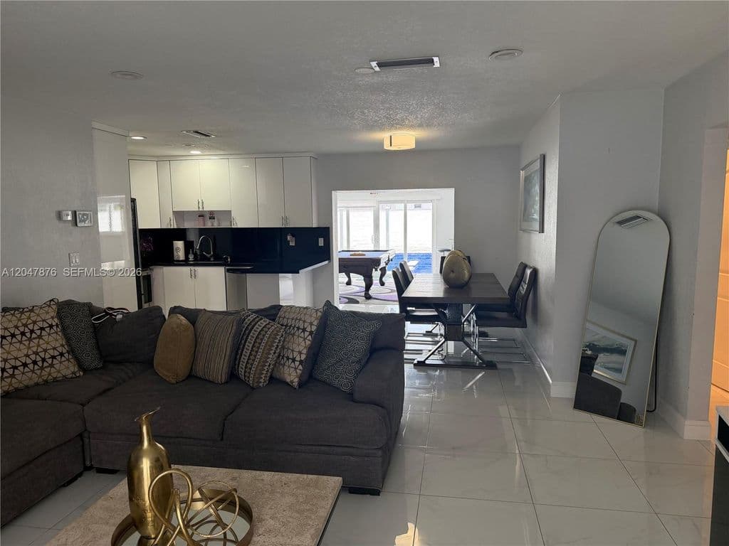 3+1 Müstakil ev — 7525 Roosevelt St