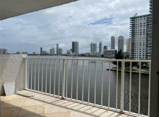 2-bedroom Condo — 4000 NE 170th St APT 604, North Miami Beach, 33160