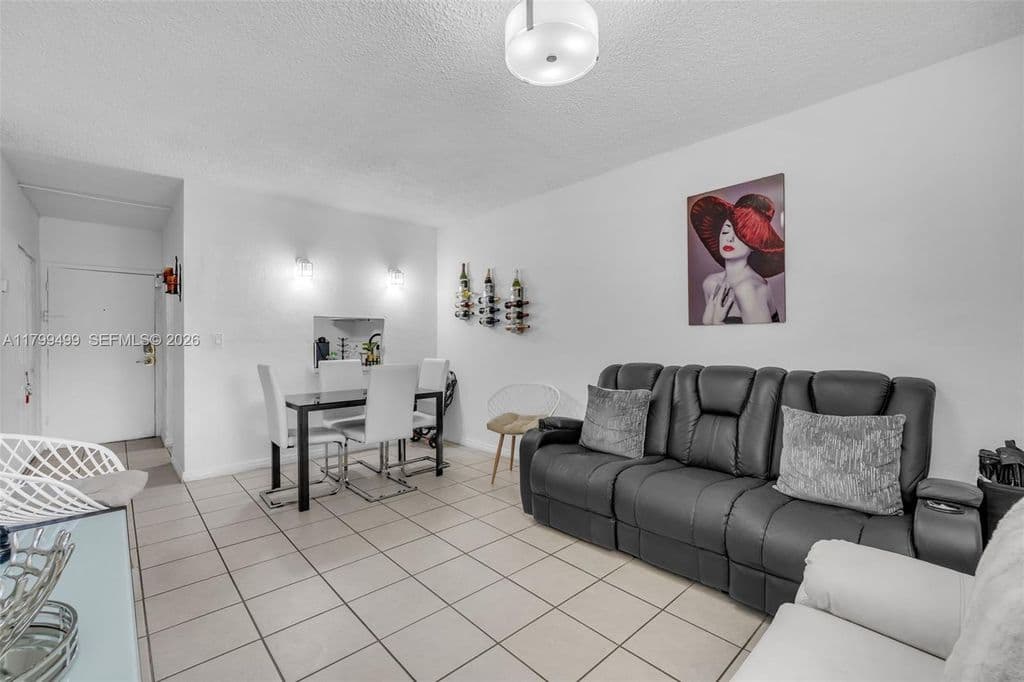 1+1 Condo — 4550 NW 9th St APT 106E