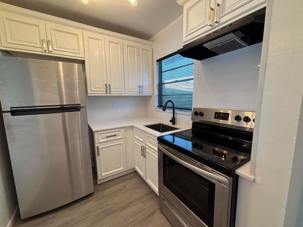 1+1 Condo — 1112 Lake Terrace #207