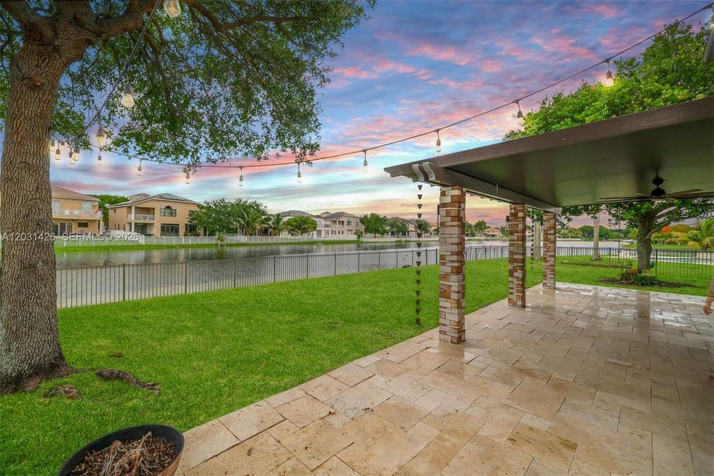 4-bedroom Single-Family Home — 15815 SW 52nd Ct