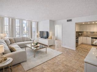 2-bedroom Condo — 801 Three Islands Blvd APT 411, Hallandale, 33009