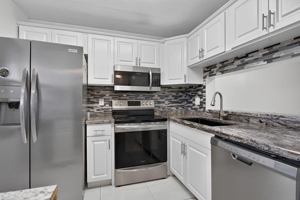 2-bedroom Condo — 5540 Lakeside Drive #102