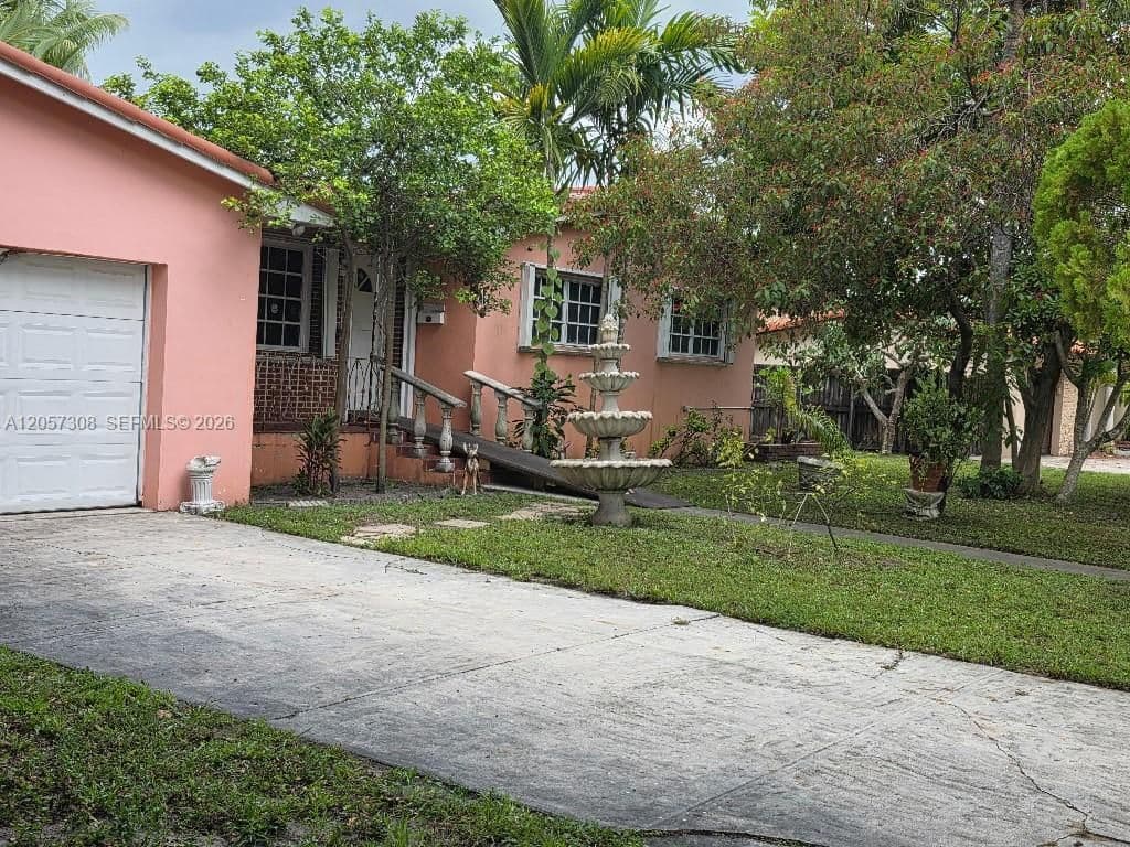 3-bedroom Single-Family Home — 881 Albatross St