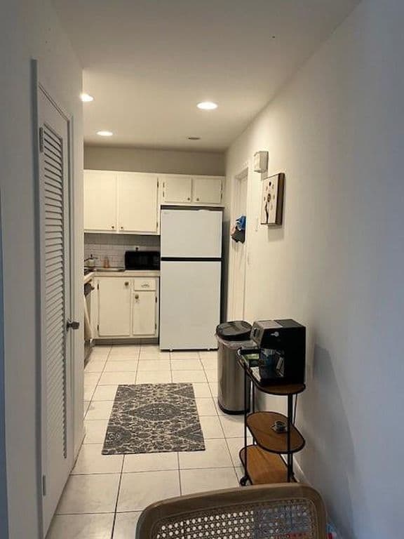 1-bedroom Condo — 1950 N Andrews Avenue #210d