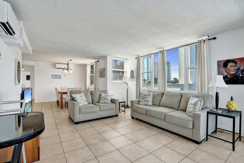 2-bedroom Condo — 401 N Riverside Drive #201
