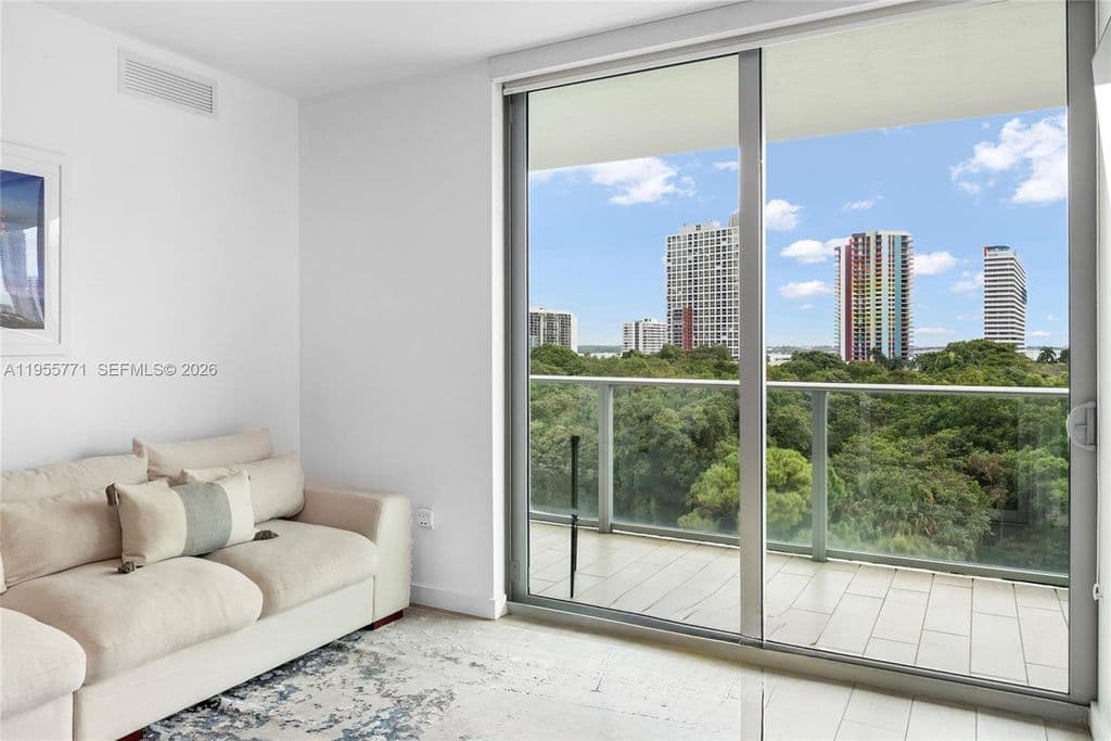 2+1 Condo — 1600 SW 1st Ave APT 707