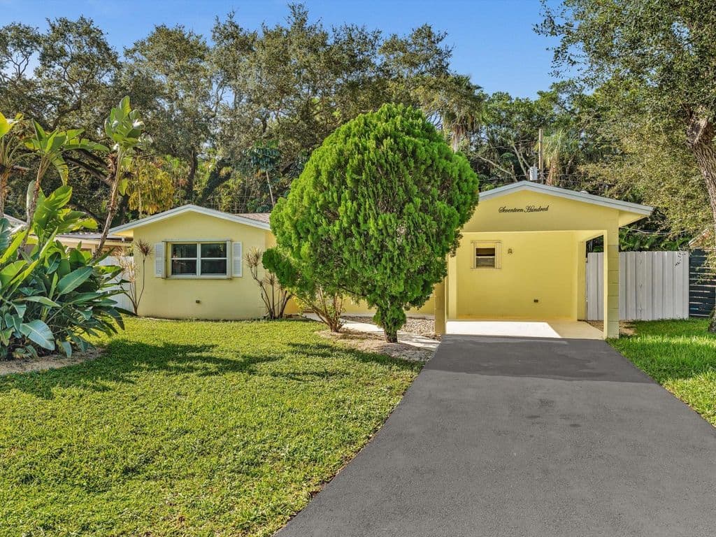 3+1 Müstakil ev — 1700 SW 30th Street