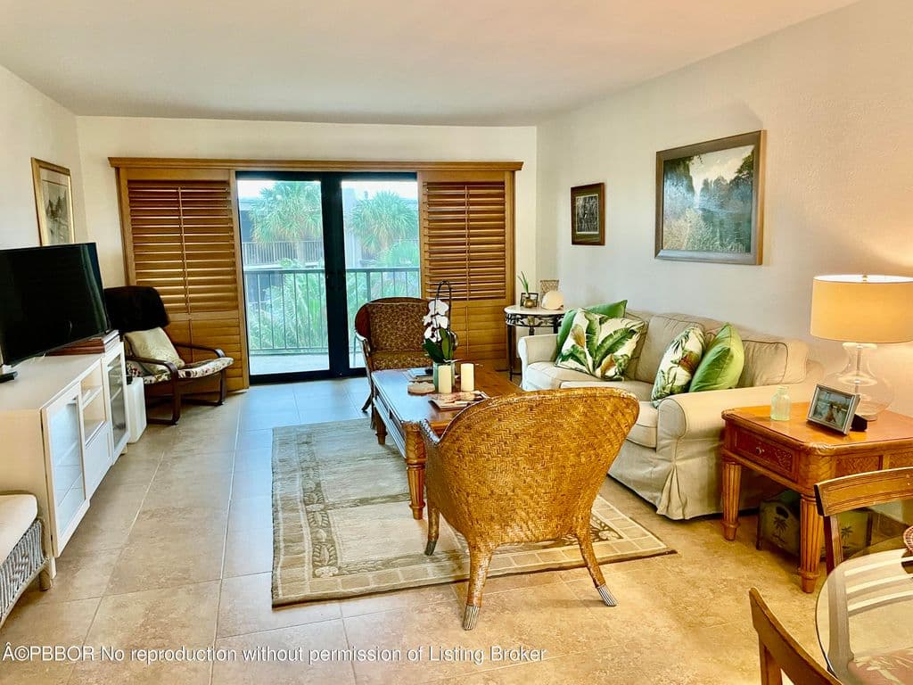 2-bedroom Condo — 3605 S Ocean Blvd APT 311