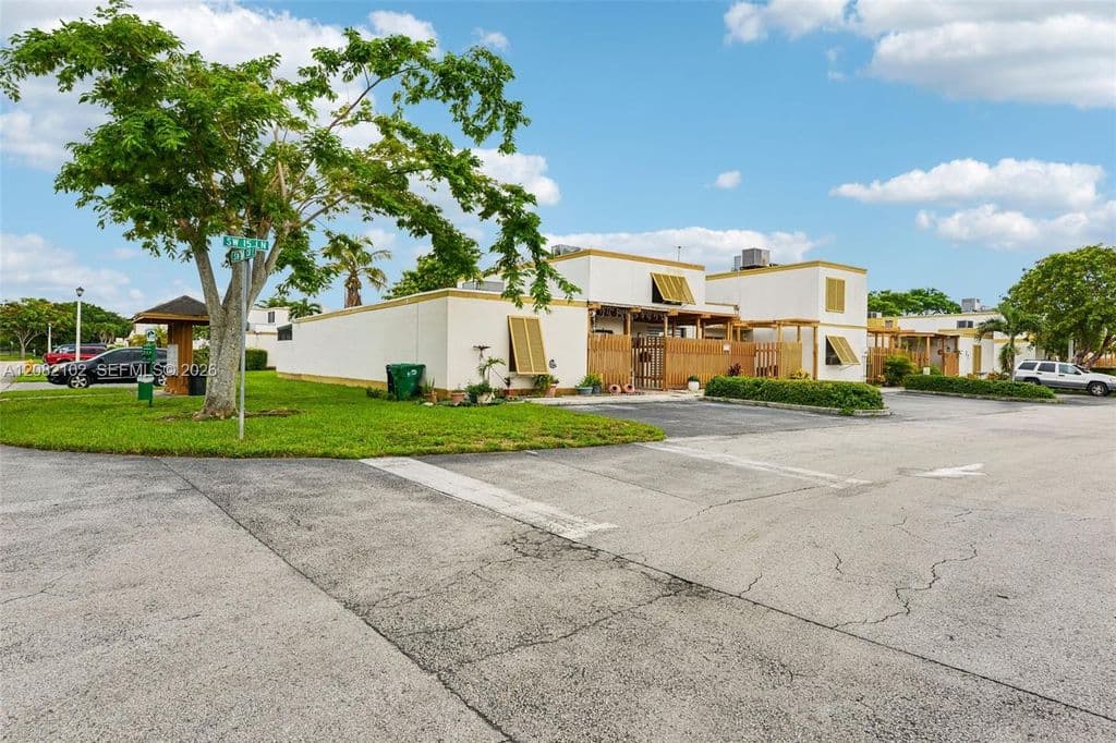 2+1 Mülk — 13130 SW 15th Ln