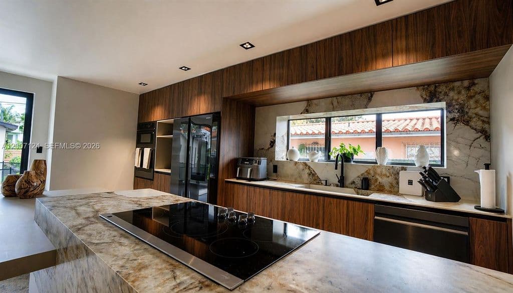 4+1 Müstakil ev — 1820 SW 10th St