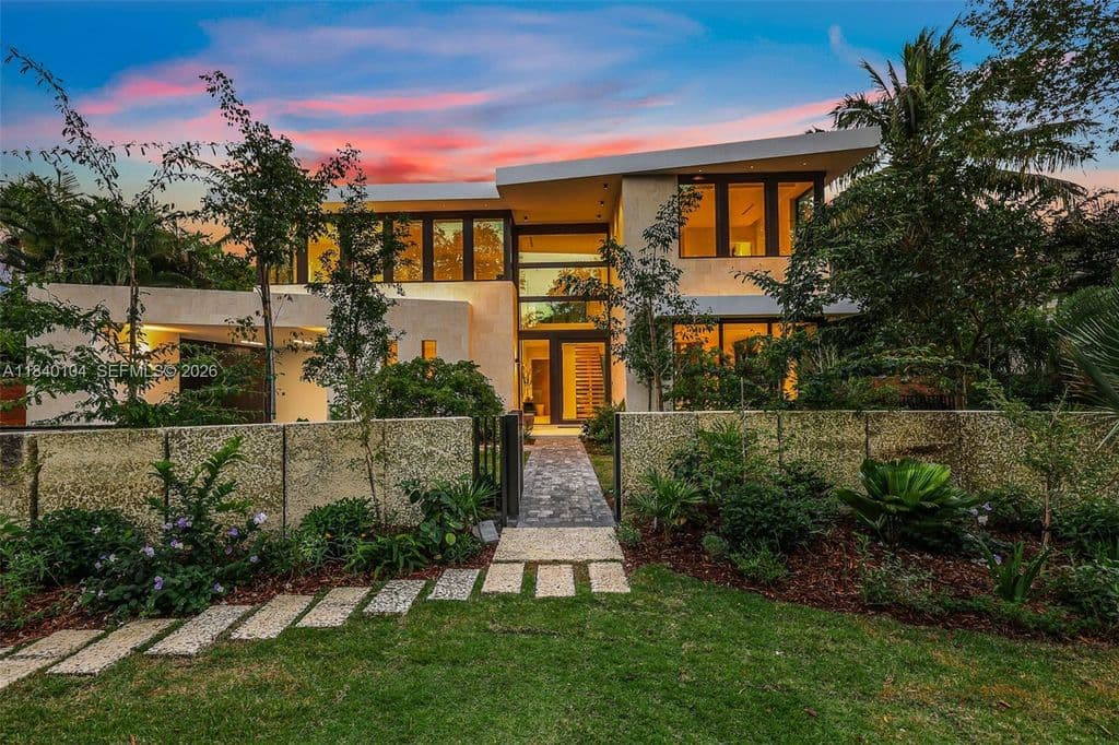7-bedroom Single-Family Home — 3860 Little Ave