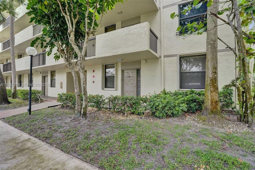 2-bedroom Condo — 2908 Carambola Cir S APT 106