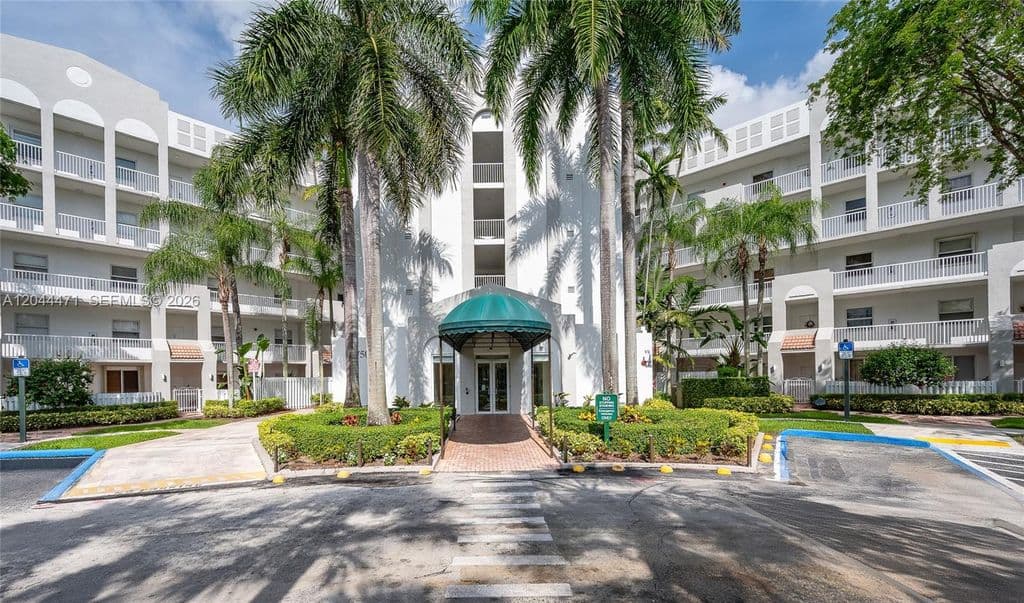 3-bedroom Condo — 10750 NW 66th St APT 312