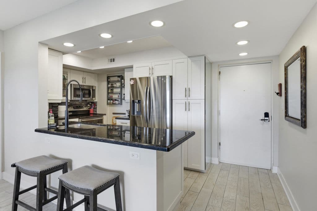 2+1 Condo — 1000 RIVER REACH Drive #516