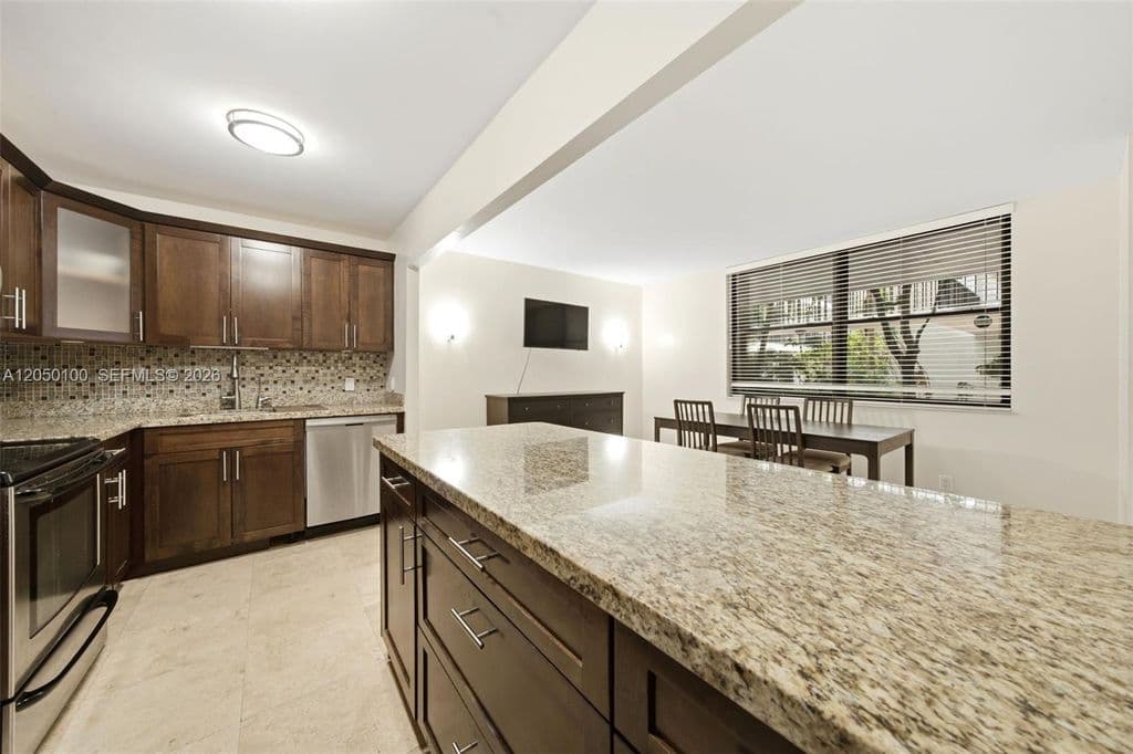 3+1 Condo — 3440 NE 192nd St #1P-A