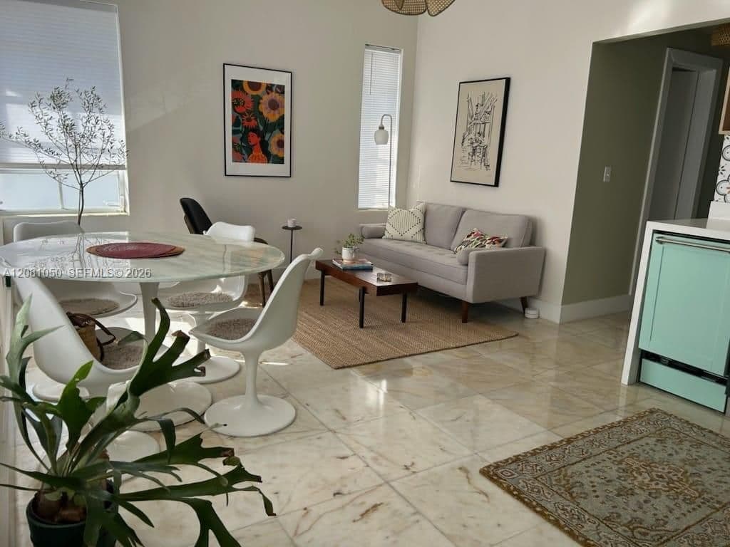 2+1 Condo — 801 8th St #201