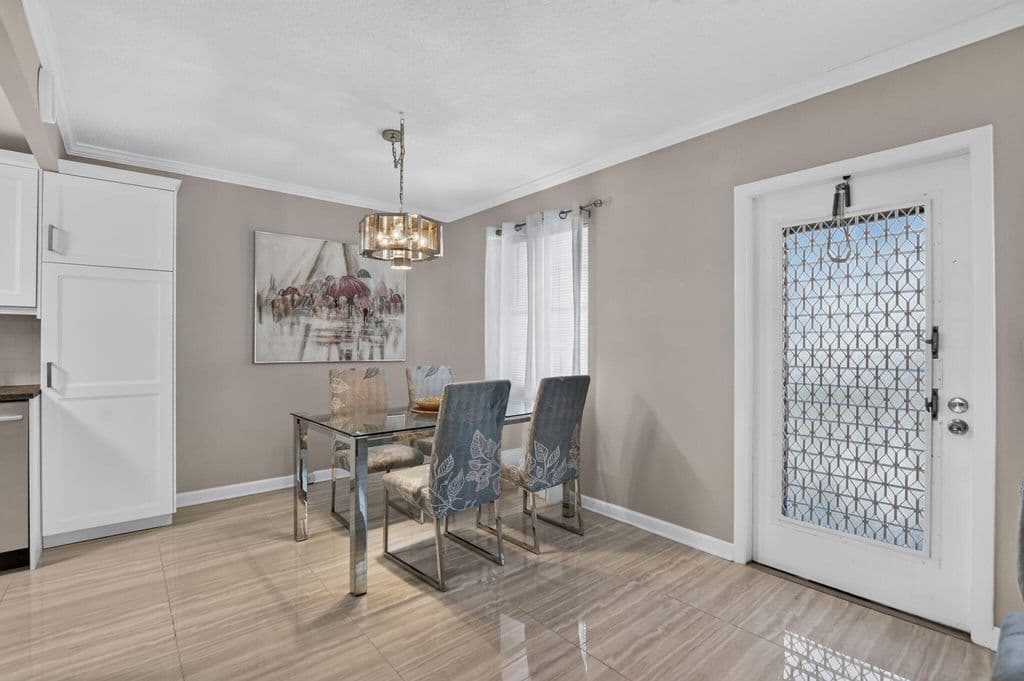 2-bedroom Condo — 3056 NEWPORT N