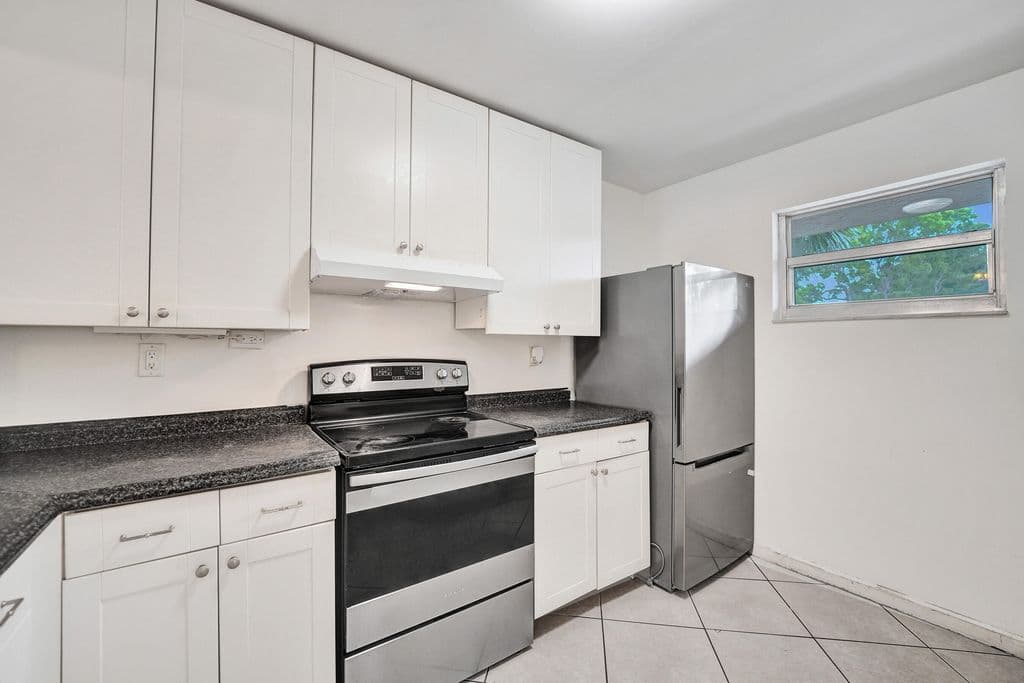 2+1 Condo — 1100 NW 87th Avenue #208