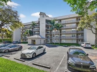 2-bedroom Condo — 26 Royal Palm Way #403, Boca Raton, 33432