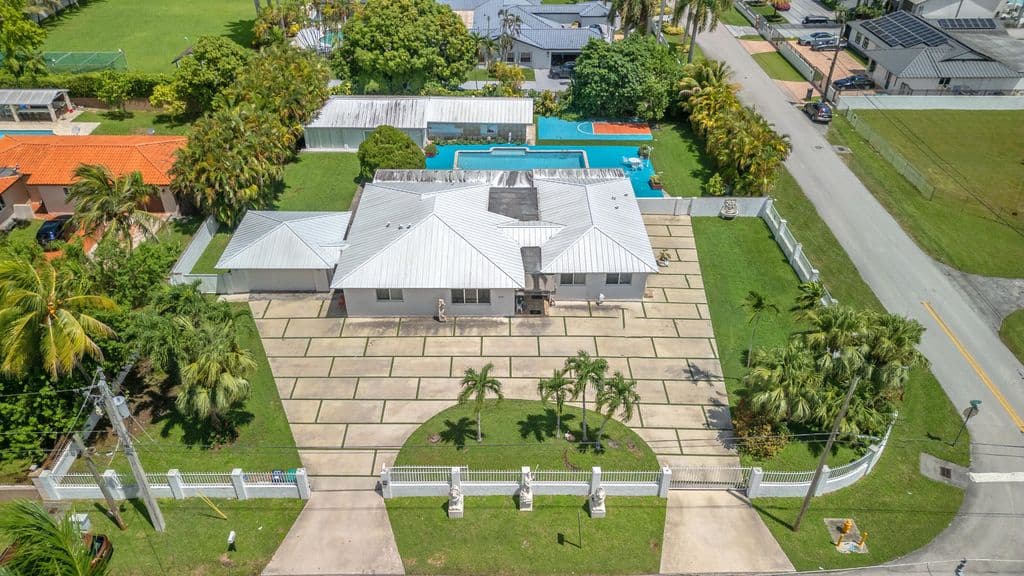 5+1 Müstakil ev — 2951 SW 139TH Avenue