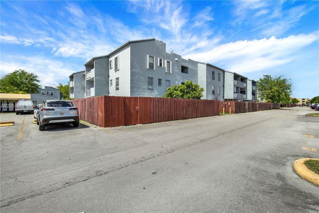 2-bedroom Condo — 1755 W 60th St APT D204