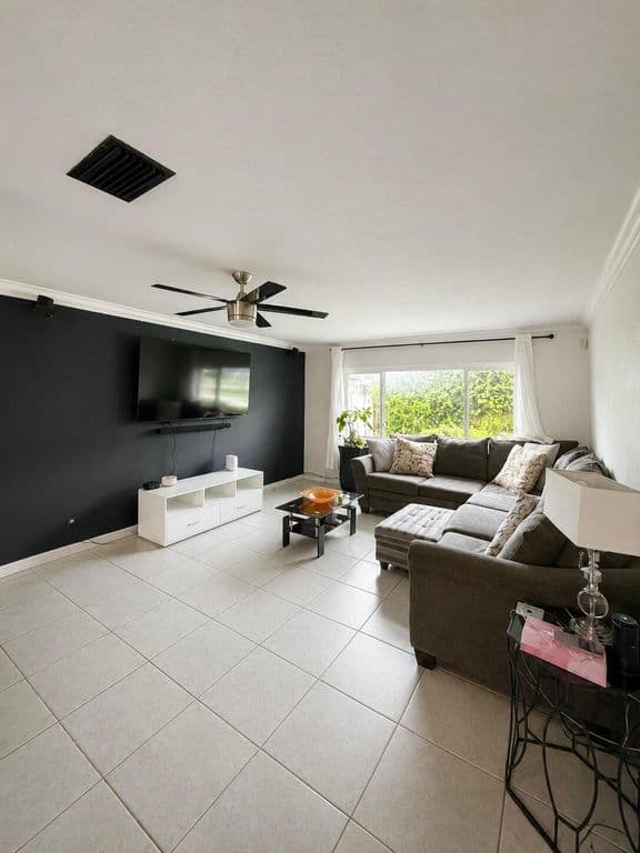 3+1 Müstakil ev — 3608 NW 82nd Avenue