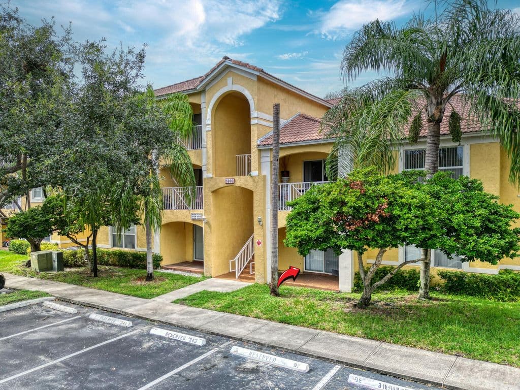 2-bedroom Condo — 5560 NW 61st Street #707