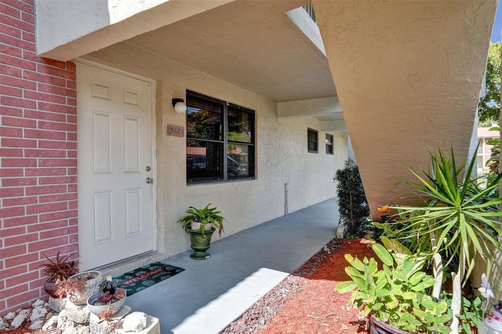 2-bedroom Condo — 9629 NW 4th Street #4a
