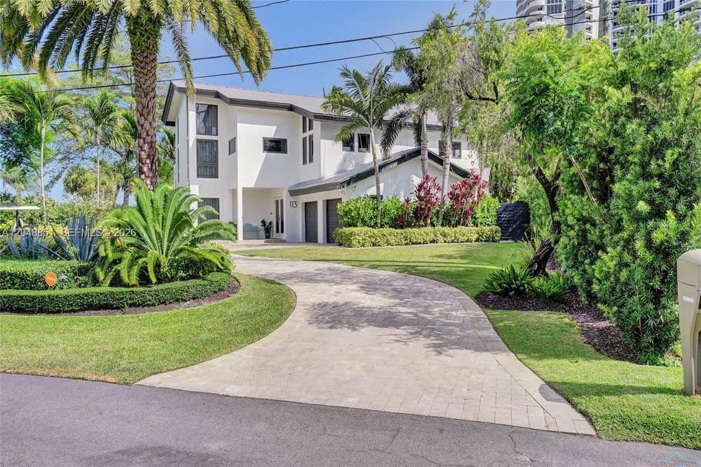 6-bedroom Single-Family Home — 113 Holiday Dr