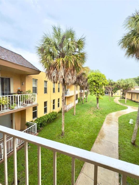 3+1 Condo — 13700 SW 62nd St APT 250