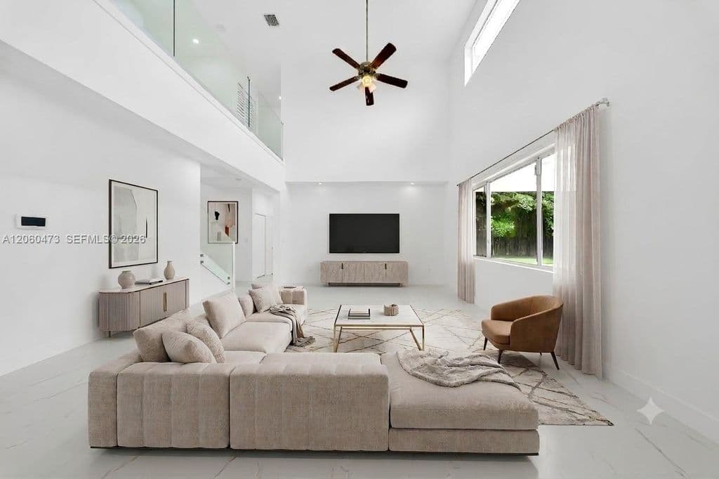 5-bedroom Single-Family Home — 21101 SW 132nd Ct