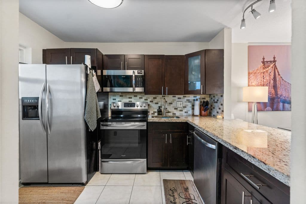 2+1 Condo — 2223 PARK Lane #210