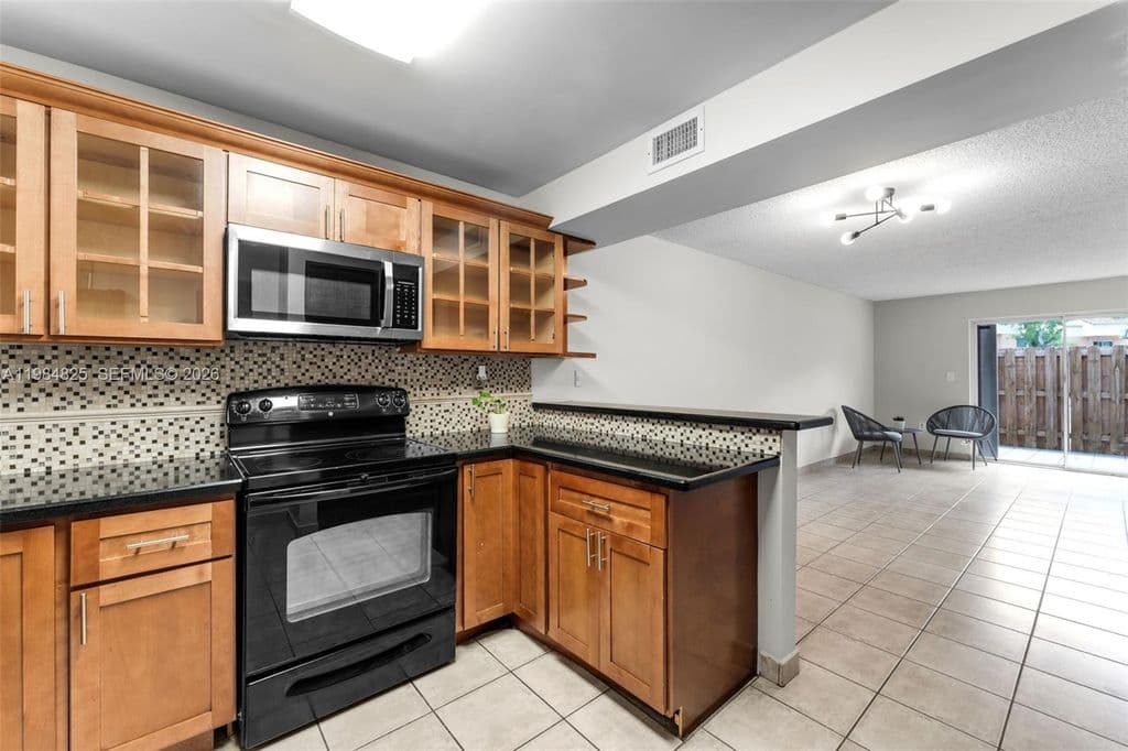 2+1 Mülk — 14907 SW 80th St APT 115