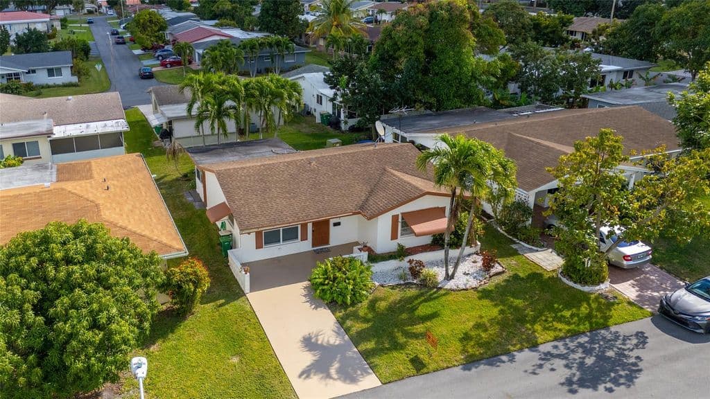 2-bedroom Single-Family Home — 5710 NW 68th Terrace