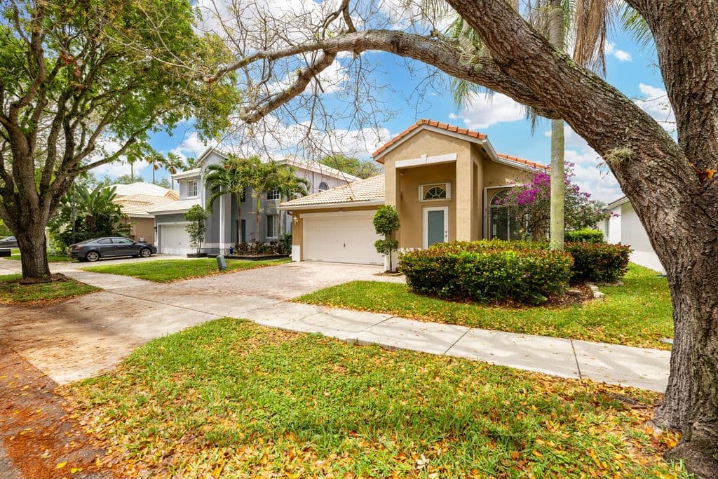 3-bedroom Single-Family Home — 6513 Sandpiper Drive
