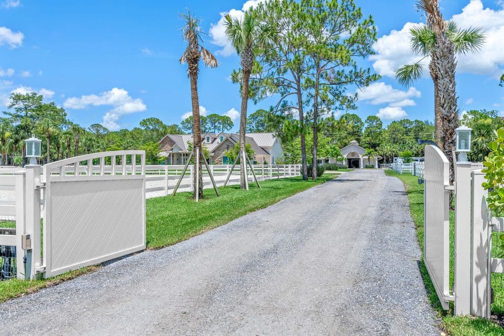 5+1 Müstakil ev — 1464 Stallion Drive