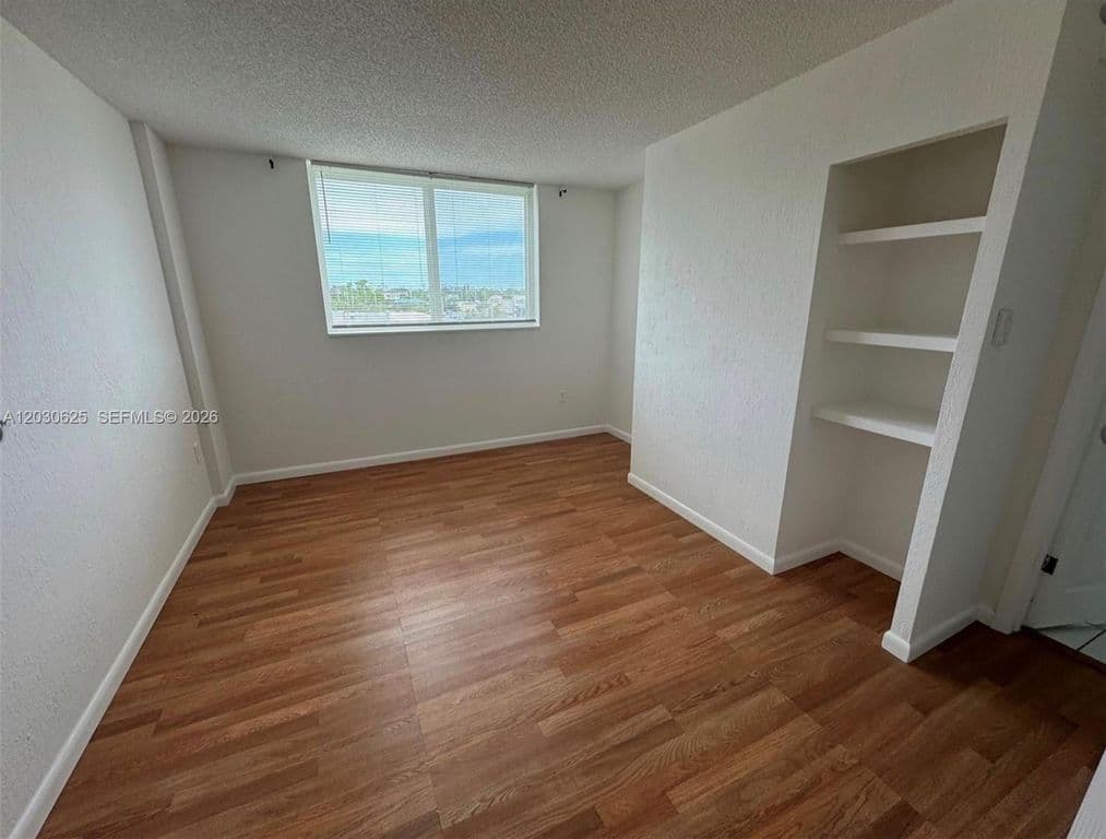 1+1 Condo — 1251 NE 108th St APT 409