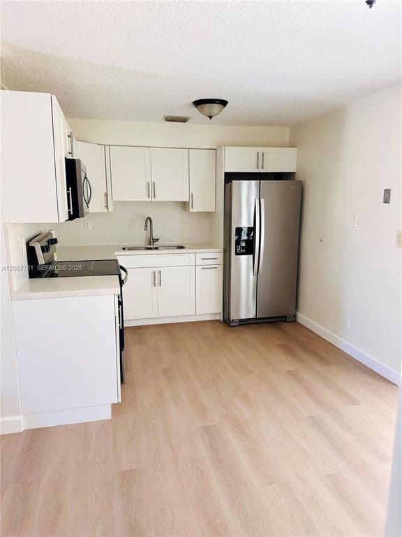 3+1 Müstakil ev — 1921 SW 48th Ave