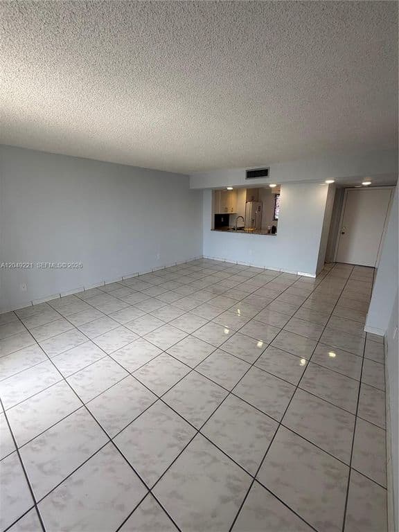2+1 Condo — 8625 NW 8th St APT 420