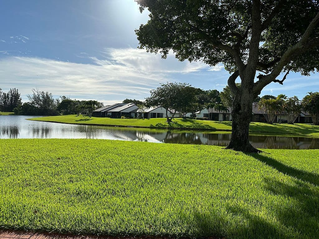 2+1 Condo — 5807 Parkwalk Dr