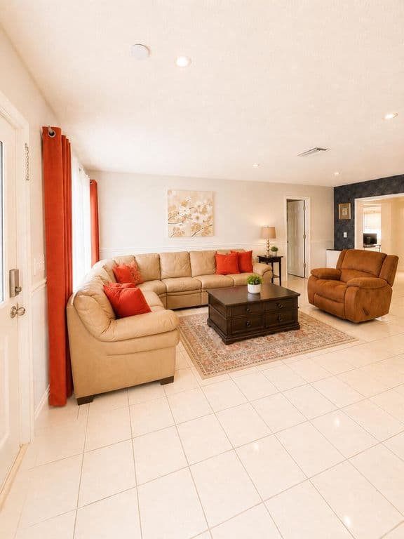 4+1 Müstakil ev — 10720 NW 26TH Place