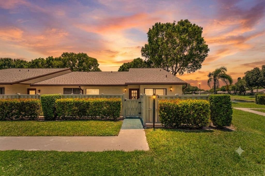 2-bedroom Condo — 1024 Green Pine Boulevard #I