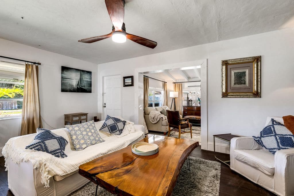 2-bedroom Single-Family Home — 609 S ARNOLD Avenue