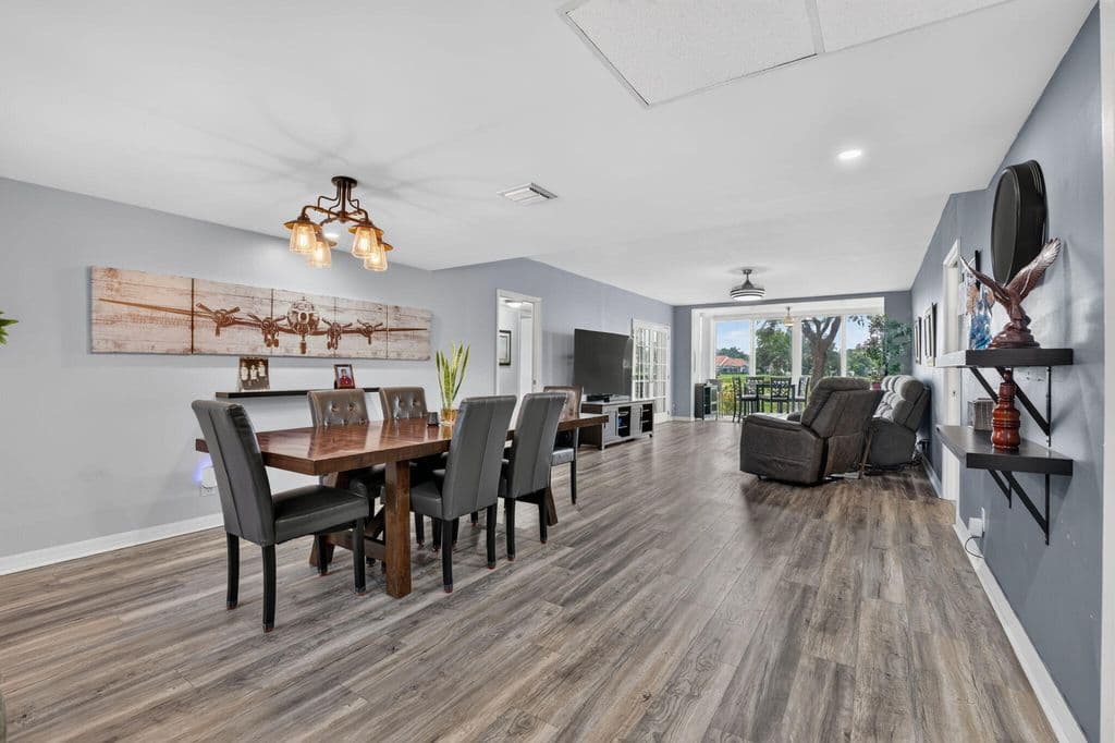 3-bedroom Condo — 3960 Oaks Clubhouse #110