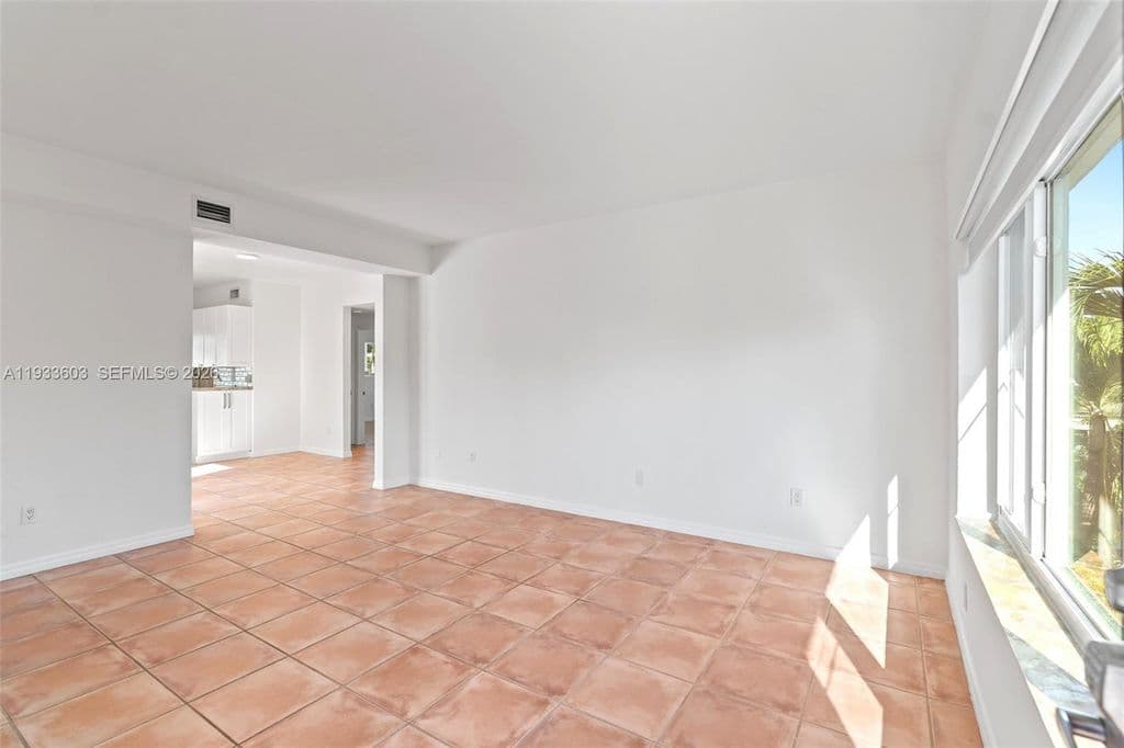 3+1 Condo — 1925 Calais Dr APT 6