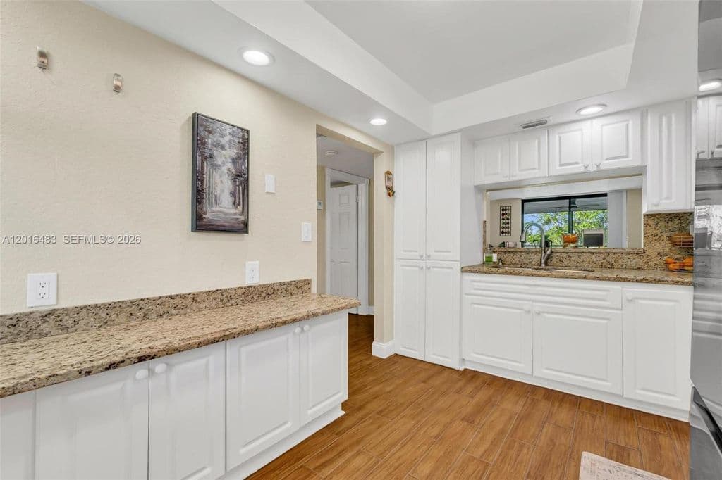 2-bedroom Condo — 1101 Colony Point Cir APT 309